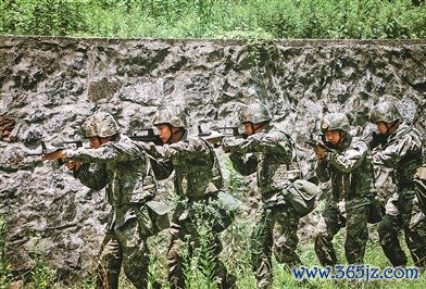 官兵组织政策教练。万林广摄